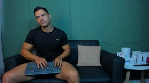 Dominc berry online show from June 4, 12:11 pm