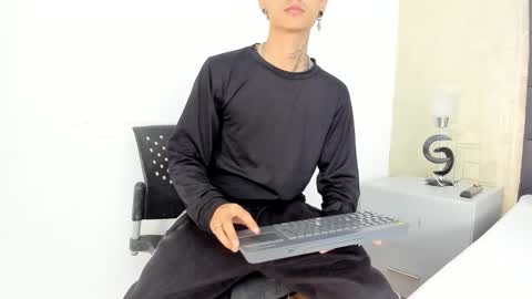 Dominic foox online show from February 2, 1:19 pm