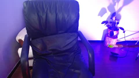   online show from April 15, 5:27 pm