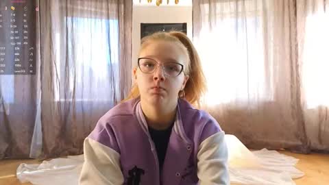 Snapshot of domoniqueepperley chatting on October 20, 9:03 am Macy online show from October 20, 9:03 am