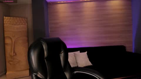  Donna Stonne  online show from October 28, 5:52 am