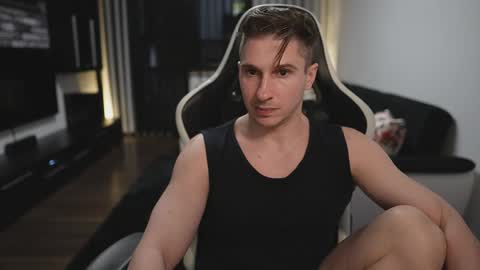 Dorian Reyes online show from May 5, 10:15 pm