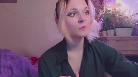 Angie online show from November 11, 12:13 am