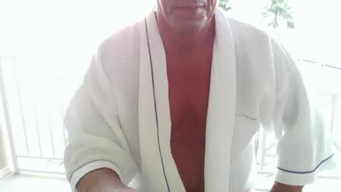 Snapshot of downdog925 chatting on October 20, 11:37 am Some guy in Florida online show from October 20, 11:37 am