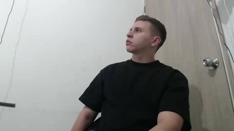 draco_boy2000 online show from January 7, 9:42 pm