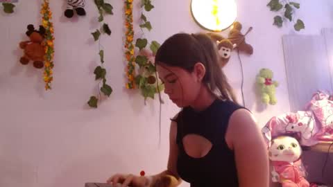 Laura online show from April 21, 11:23 pm