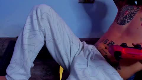 Snapshot of drako_lamar chatting on October 2, 2:10 am Drako online show from October 2, 2:10 am
