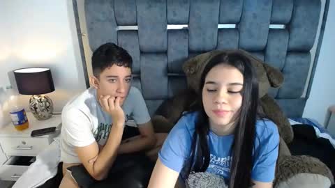Snapshot of dravith_and_valery chatting on March 5, 8:21 am -- nicolle and jhon -- online show from March 5, 8:21 am