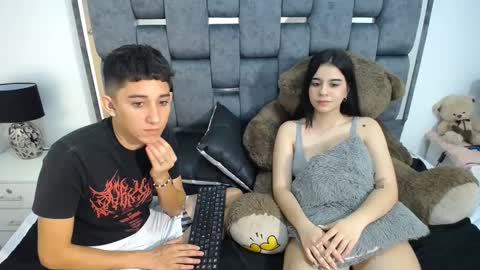 Snapshot of dravith_and_valery chatting on February 27, 2:03 am -- nicolle and jhon -- online show from February 27, 2:03 am