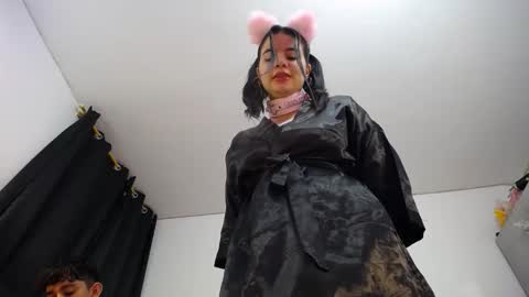 -- nicolle and jhon -- online show from April 2, 1:51 pm