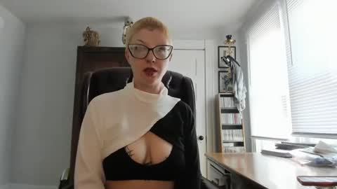 Your Majesty online show from October 9, 5:07 pm