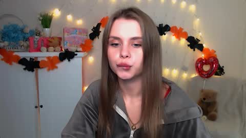Snapshot of dream_mari chatting on October 6, 9:49 am Mari online show from October 6, 9:49 am