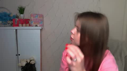 Snapshot of dream_mari chatting on October 1, 10:58 am Mari online show from October 1, 10:58 am