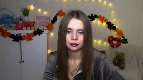 Snapshot of dream_mari chatting on October 9, 5:57 am Mari online show from October 9, 5:57 am