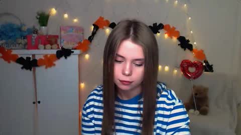 Snapshot of dream_mari chatting on October 17, 6:17 am Mari online show from October 17, 6:17 am