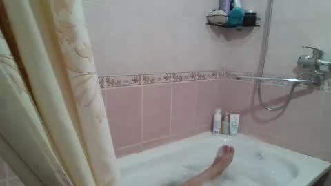 dream_petal_ online show from March 14, 3:49 pm