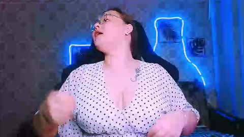 dreamforyoue2 online show from February 15, 8:07 pm