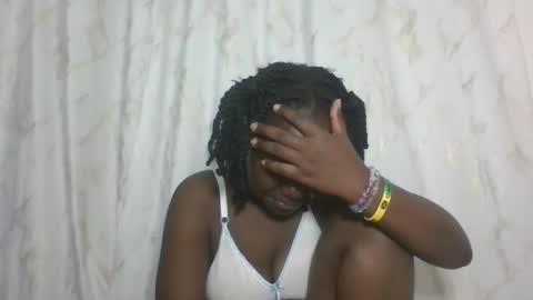Snapshot of dreamylyne chatting on October 12, 8:43 pm MERCY online show from October 12, 8:43 pm
