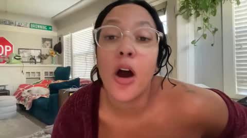 RIRI OR DREAMY online show from November 9, 5:37 pm