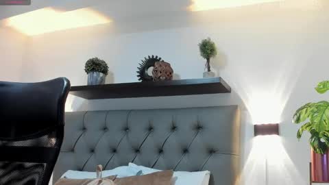 V I C T O R I A online show from February 2, 12:45 pm