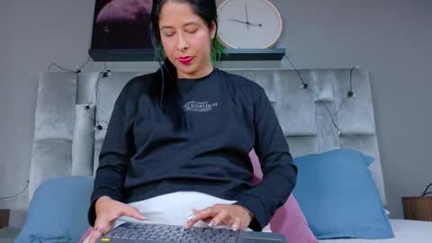 DULCE AURORA online show from October 29, 2:35 am