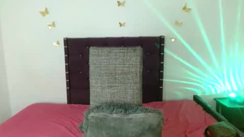 dulcesexy18 online show from April 19, 9:39 pm