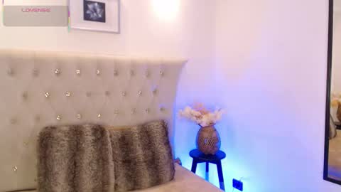 Dulcey online show from December 5, 5:17 am