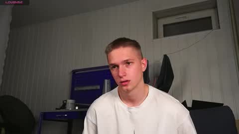 Snapshot of dustyn_fox chatting on October 21, 4:32 pm Dustyn online show from October 21, 4:32 pm