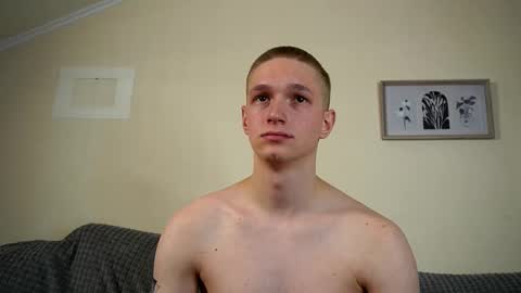Snapshot of dustyn_fox chatting on February 18, 8:25 pm Dustyn online show from February 18, 8:25 pm