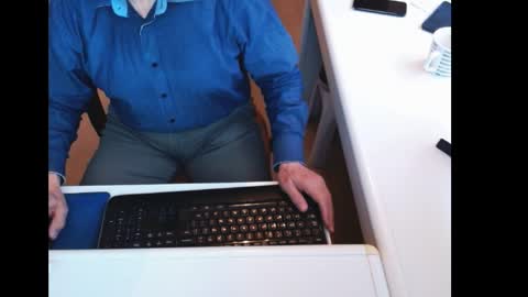 dutchpornking2 online show from April 11, 7:45 am