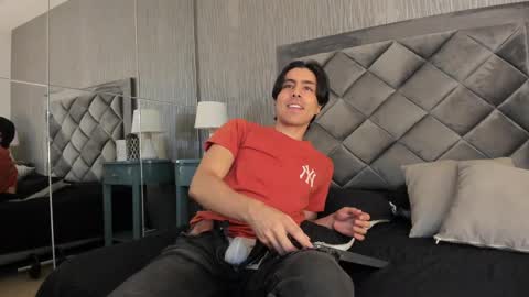 Snapshot of dylan_cross_ chatting on September 25, 11:39 am Dylan online show from September 25, 11:39 am