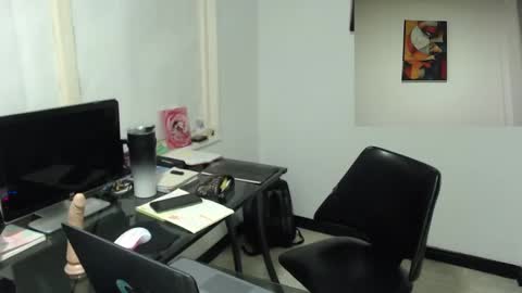 dylanhot10 online show from December 5, 10:50 pm