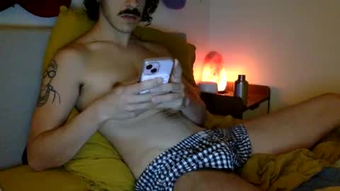 Snapshot of dylanluxe chatting on October 1, 7:07 am Dylan Luxe online show from October 1, 7:07 am