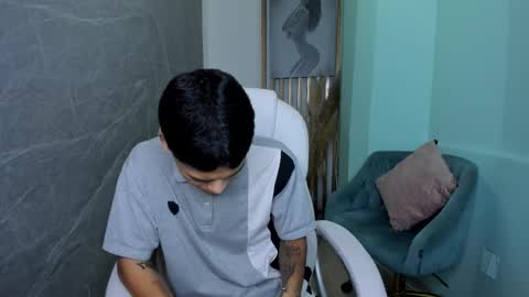 dylanroyce_ online show from March 24, 12:55 pm