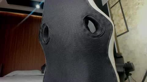 dylanroyce_ online show from April 17, 12:18 pm