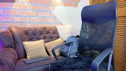 D Y L A N online show from March 8, 2:04 am