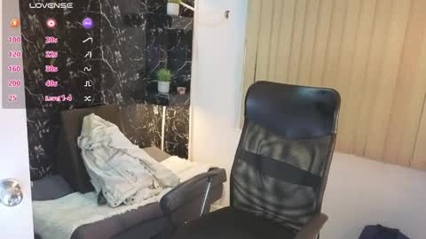 D Y L A N online show from June 1, 3:08 am