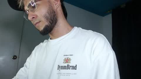 dylanxfun online show from June 25, 6:40 am