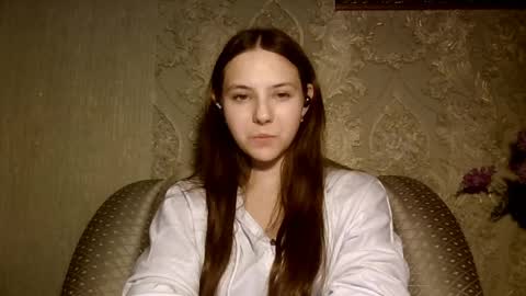 Yuni online show from April 18, 7:07 pm