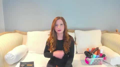 Snapshot of eatmygingersnapps chatting on December 10, 5:00 pm Allison online show from December 10, 5:00 pm