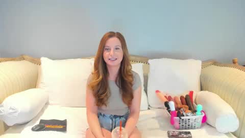 Snapshot of eatmygingersnapps chatting on December 17, 4:11 pm Allison online show from December 17, 4:11 pm