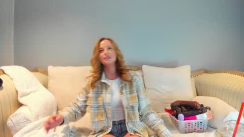 Snapshot of eatmygingersnapps chatting on October 14, 3:15 pm Allison online show from October 14, 3:15 pm