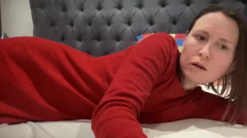 Nadia Ferreira  online show from February 13, 6:15 pm