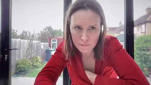 Nadia Ferreira  online show from February 12, 10:03 am