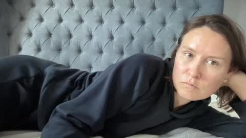 Nadia Ferreira  online show from September 30, 9:20 am