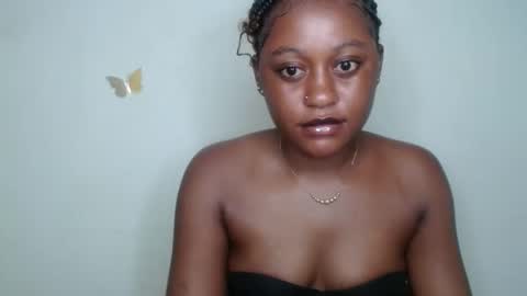 Snapshot of ebony_fatass chatting on October 18, 9:24 am Ella online show from October 18, 9:24 am