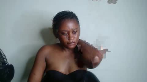 Snapshot of ebony_fatass chatting on October 25, 6:19 pm Ella online show from October 25, 6:19 pm