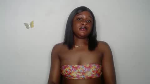 Snapshot of ebony_fatass chatting on October 9, 12:05 am Ella online show from October 9, 12:05 am