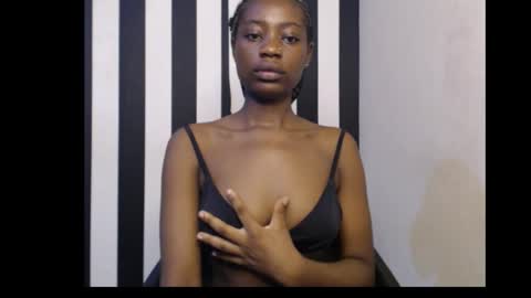 Ella online show from December 5, 8:46 am