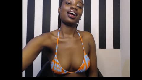 Ella online show from November 5, 9:06 pm